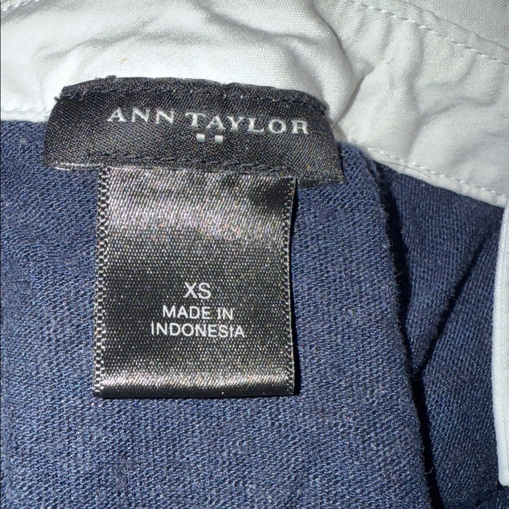 Ann Taylor Navy Blue Collared Short Sleeve Top Size XS - Picture 5 of 5